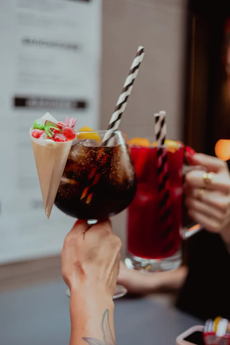 BOKATERIA Brindis en la puerta de La Bokatería