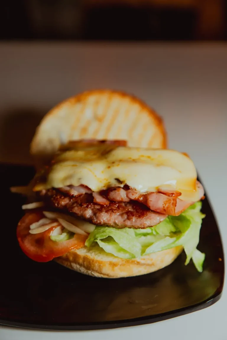 BOKATERIA Hamburguesa con bacon, queso, lechuga, cebolla y tomate